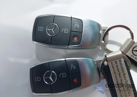 2020 Mercedes-Benz C 300 4Matic z USA, uszkodzony, nr VIN W1KWF8EB0LR578168